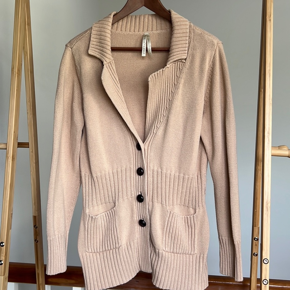 High Sierra vintage looking collared cardigan-size L